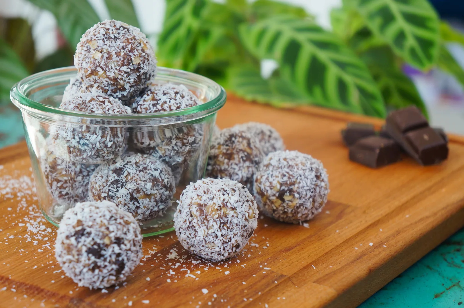 Gezonde energieballetjes met kokos en chocolade